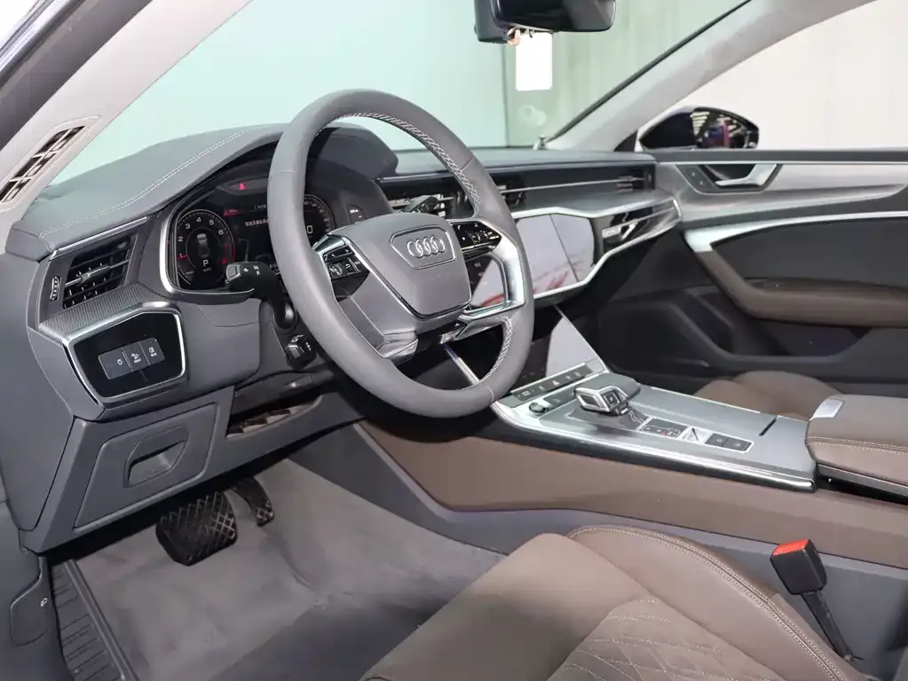 Audi A7L — фото 8