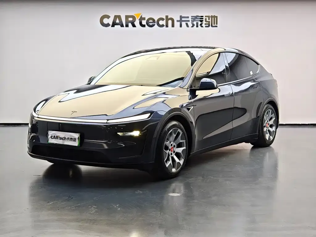 Tesla Model Y L — фото 1