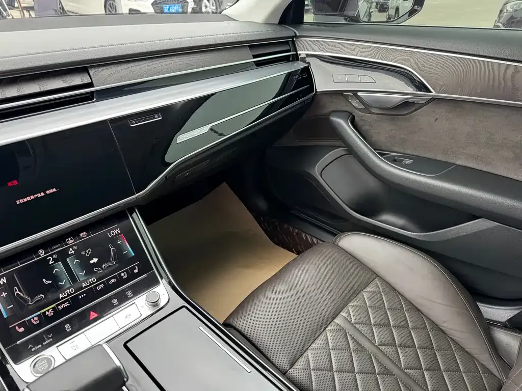 Audi A8 — фото 10