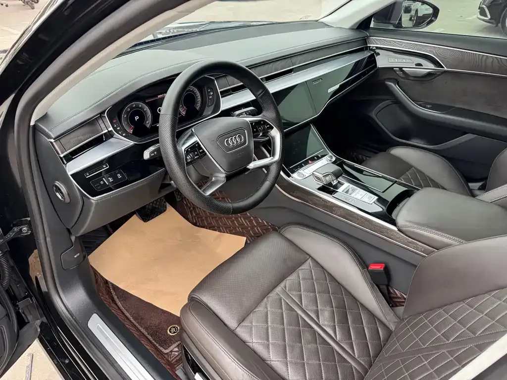 Audi A8 — фото 7