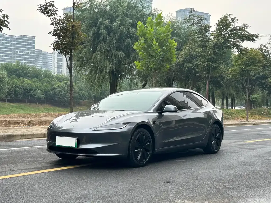 Tesla Model 3 — фото 1