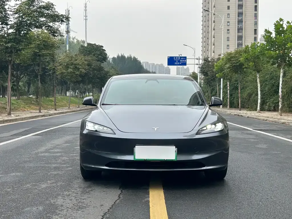 Tesla Model 3 — фото 7