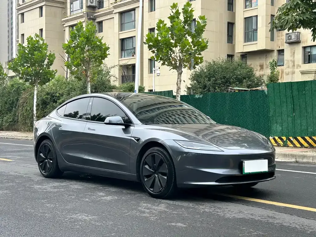 Tesla Model 3 — фото 8