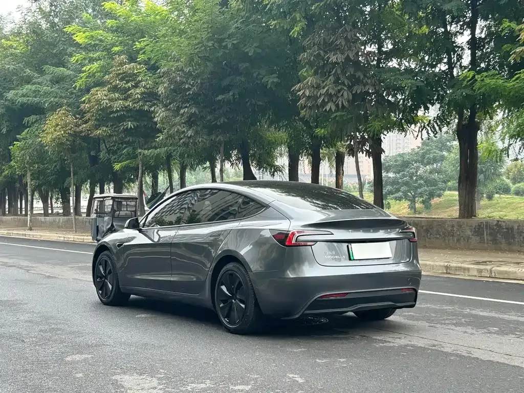 Tesla Model 3 — фото 4