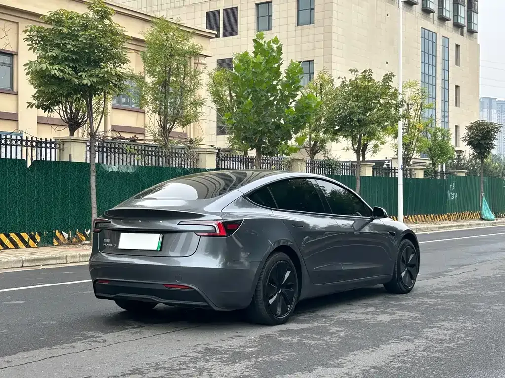 Tesla Model 3 — фото 5