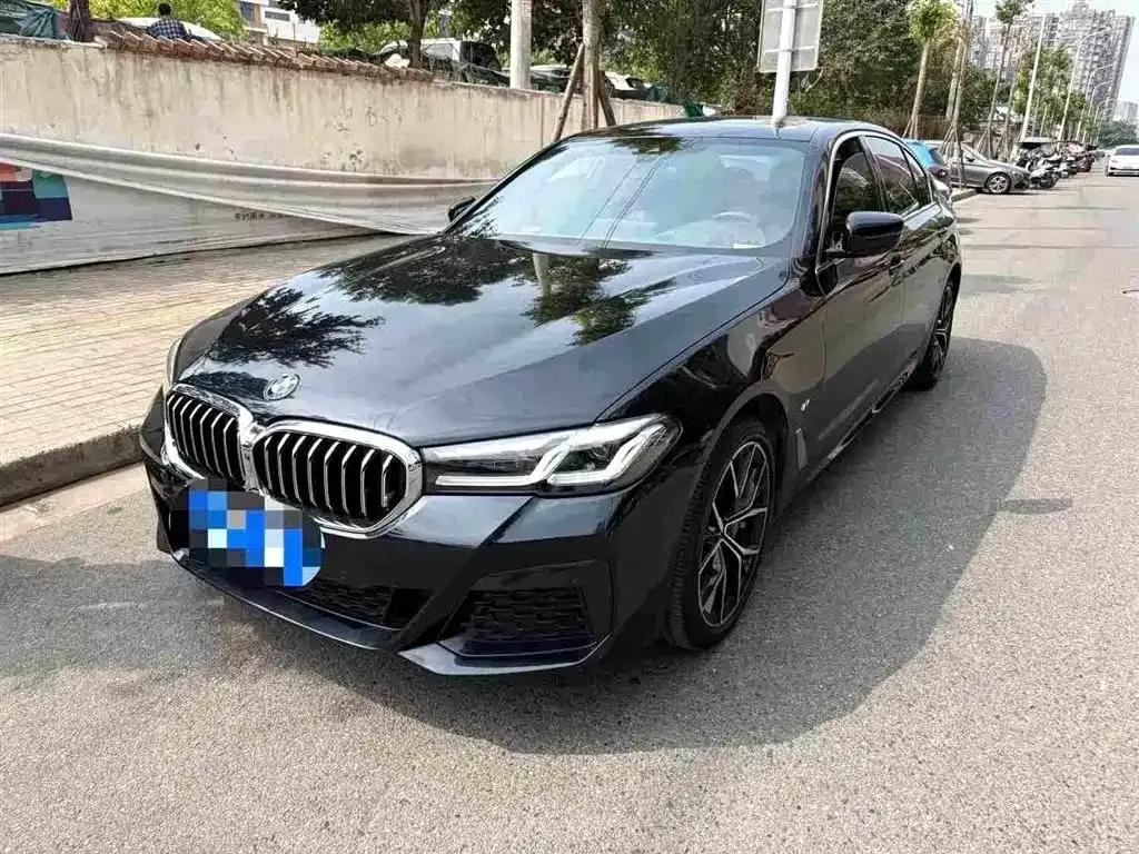 BMW 5 Series — фото 1