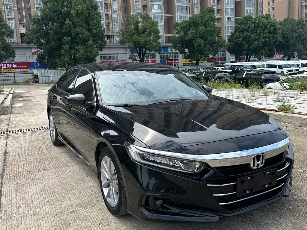 Honda Accord — фото 1
