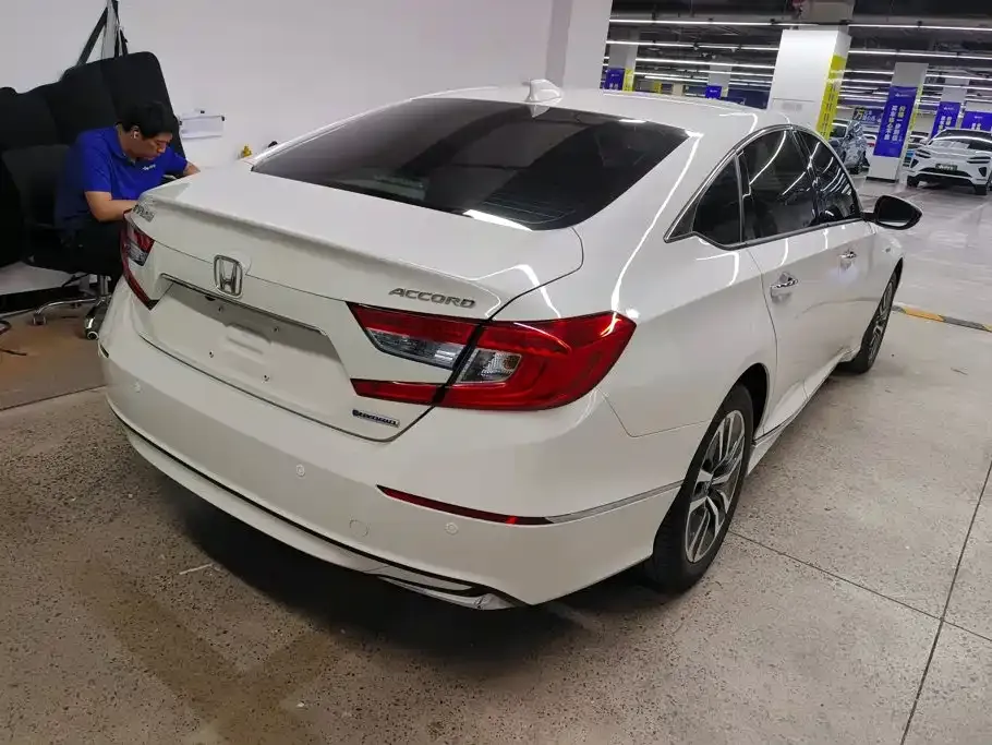 Honda Accord — фото 10