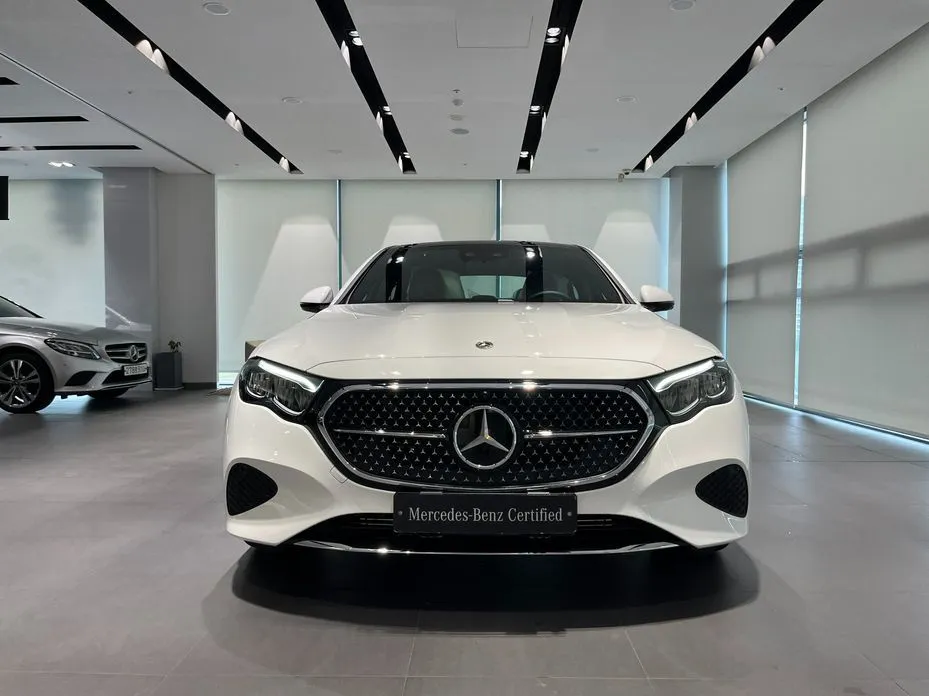 Mercedes-Benz E-Class — фото 8