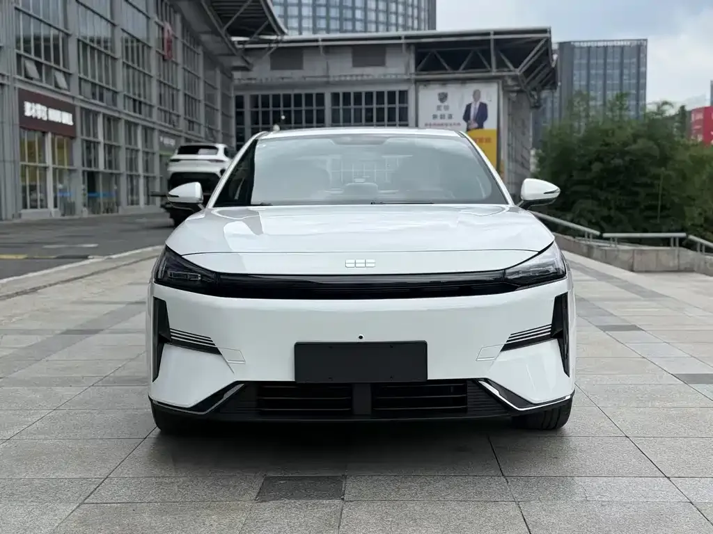 Geely Galaxy L6 — фото 6