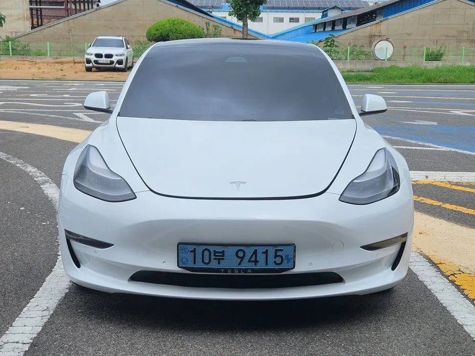 Tesla Model 3 — фото 1