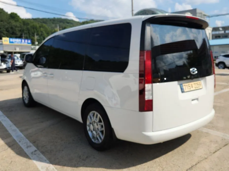 Hyundai Staria — фото 2