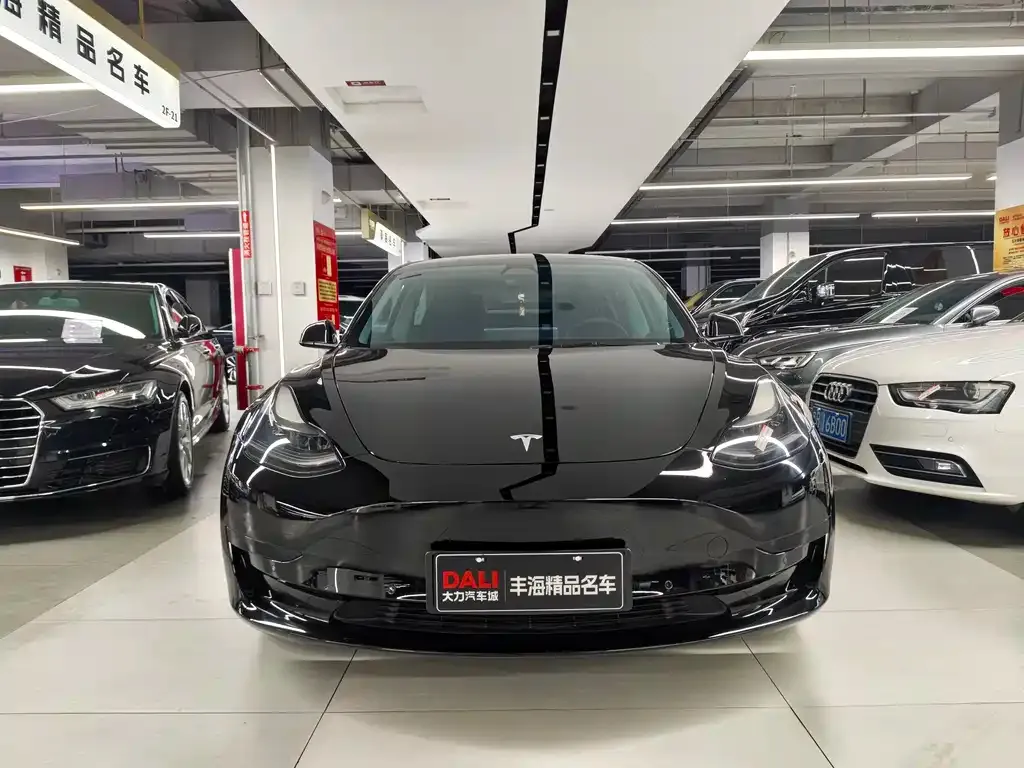 Tesla Model 3 — фото 5