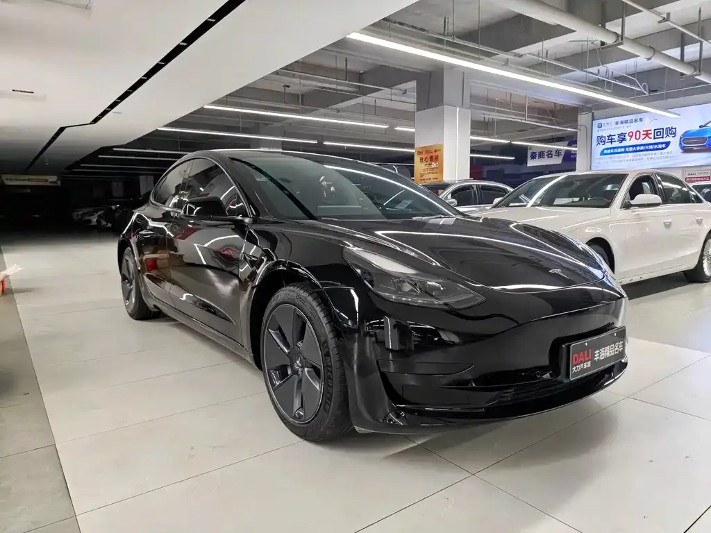 Tesla Model 3 — фото 4