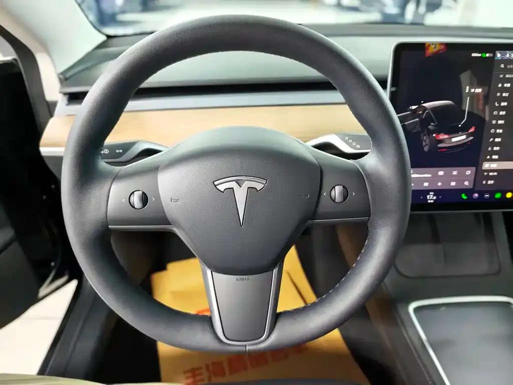 Tesla Model 3 — фото 8