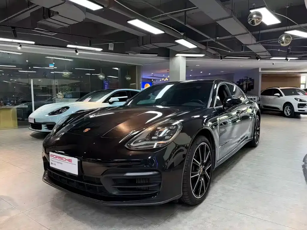 Porsche Panamera — фото 1