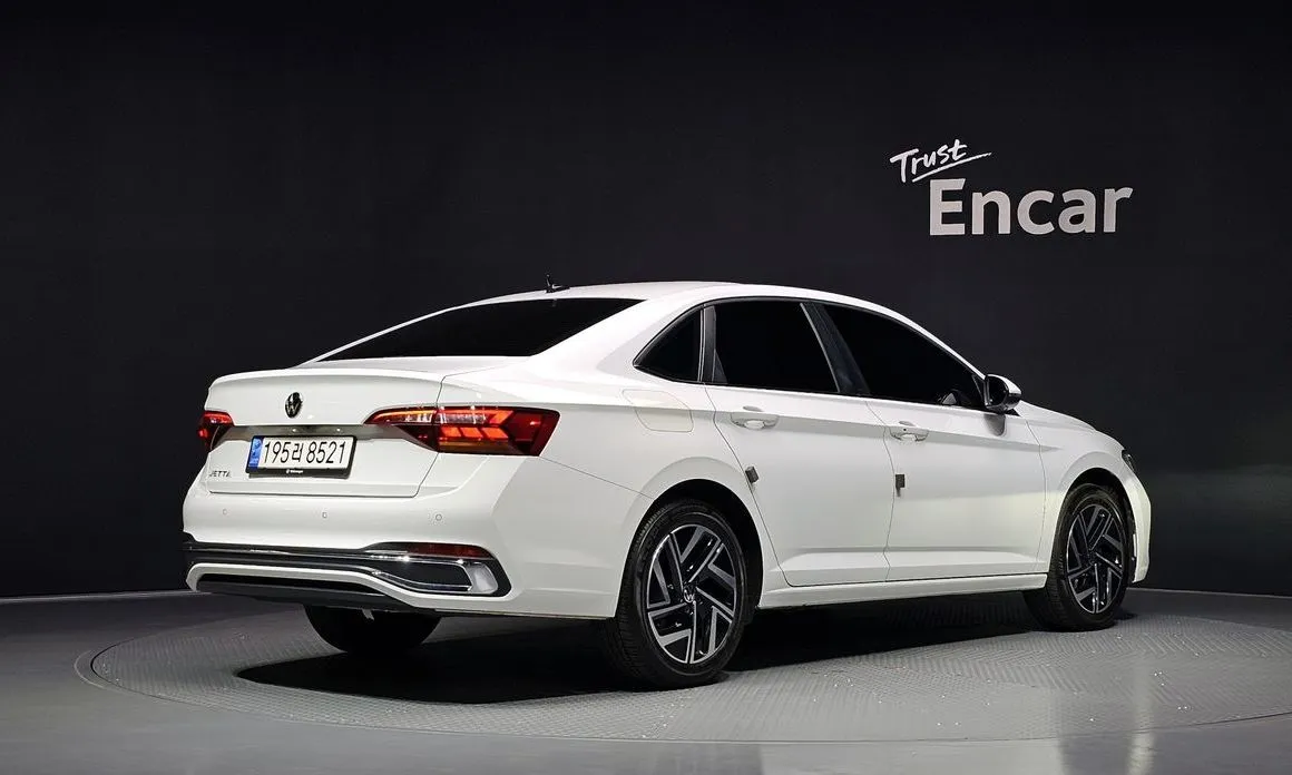 Volkswagen Jetta — фото 3