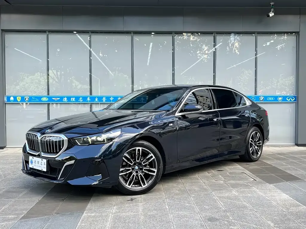 BMW 5 Series — фото 1