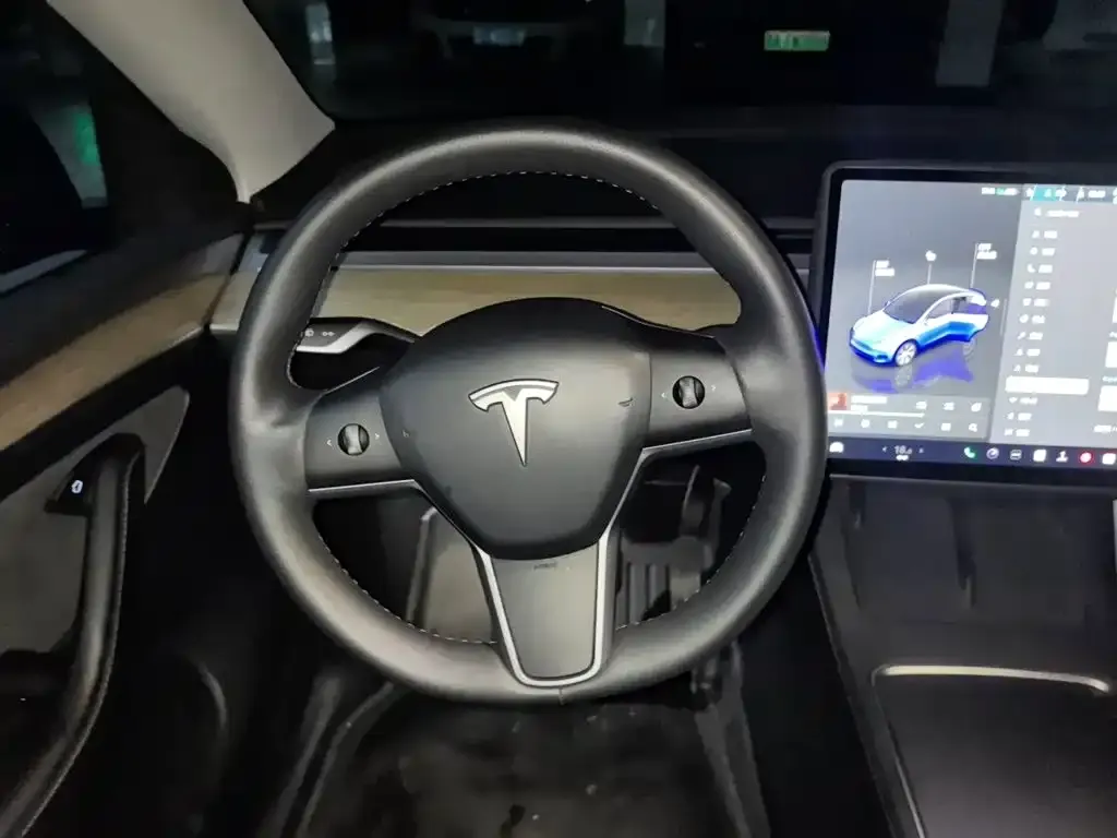 Tesla Model Y — фото 5