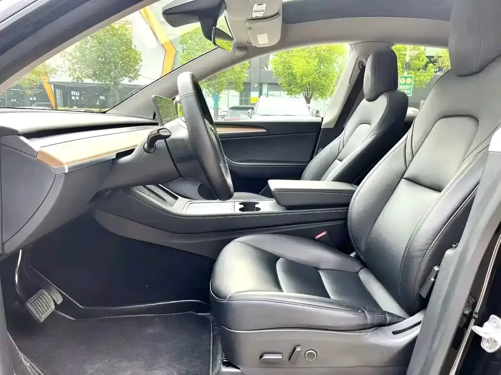 Tesla Model Y — фото 4