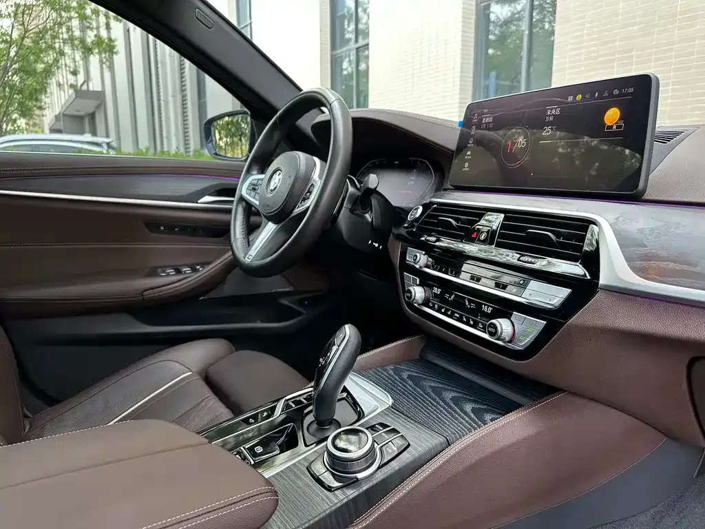 BMW 5 Series — фото 10