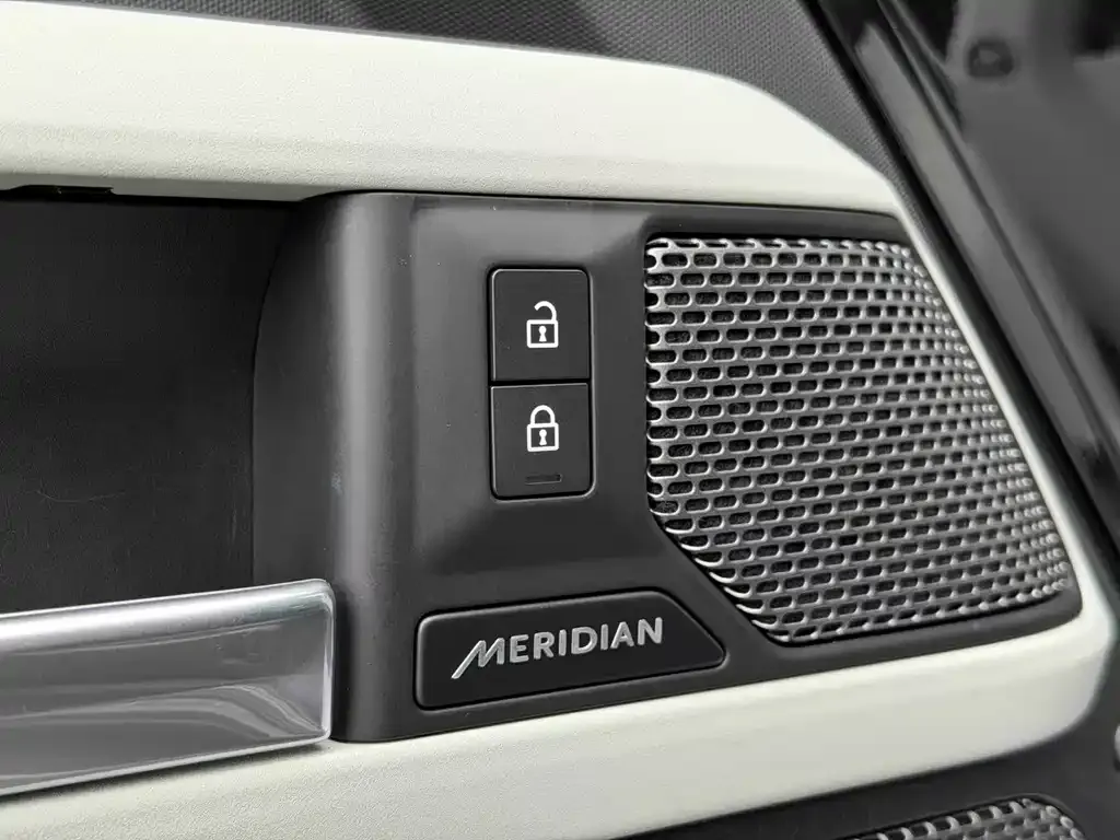 Land Rover Defender — фото 6