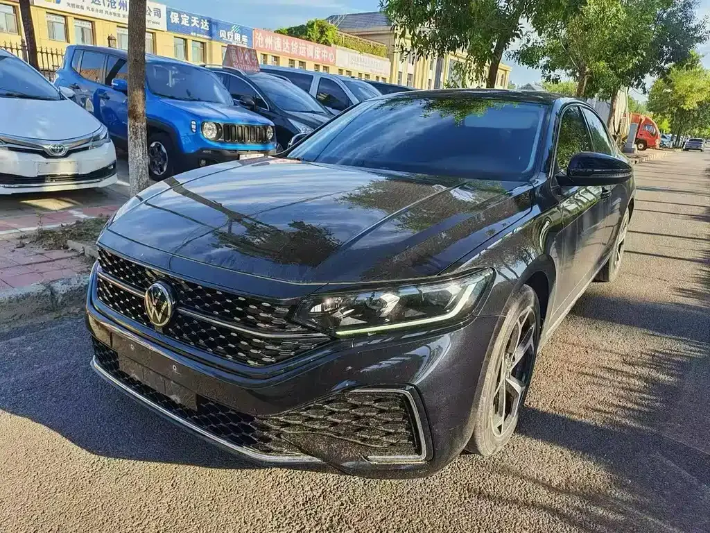 Volkswagen Passat — фото 1