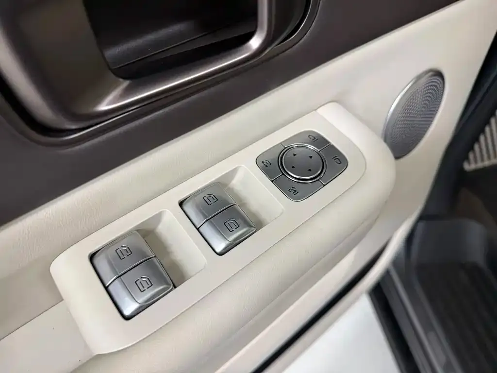 Li Auto MEGA — фото 3