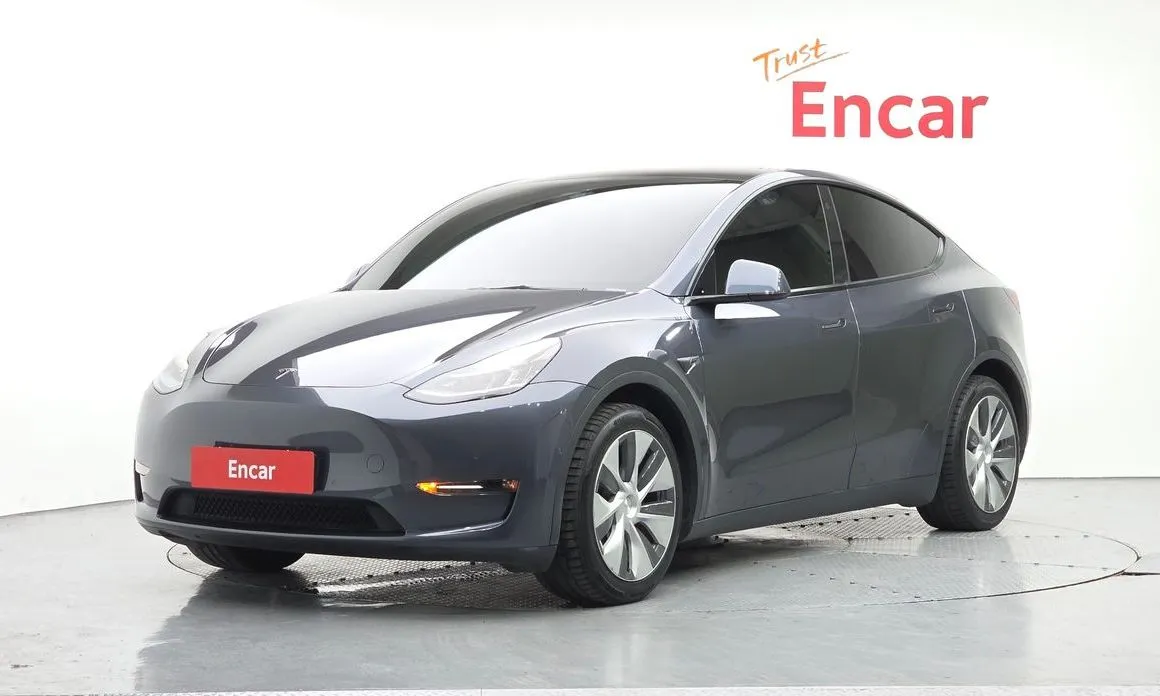 Tesla Model Y — фото 1