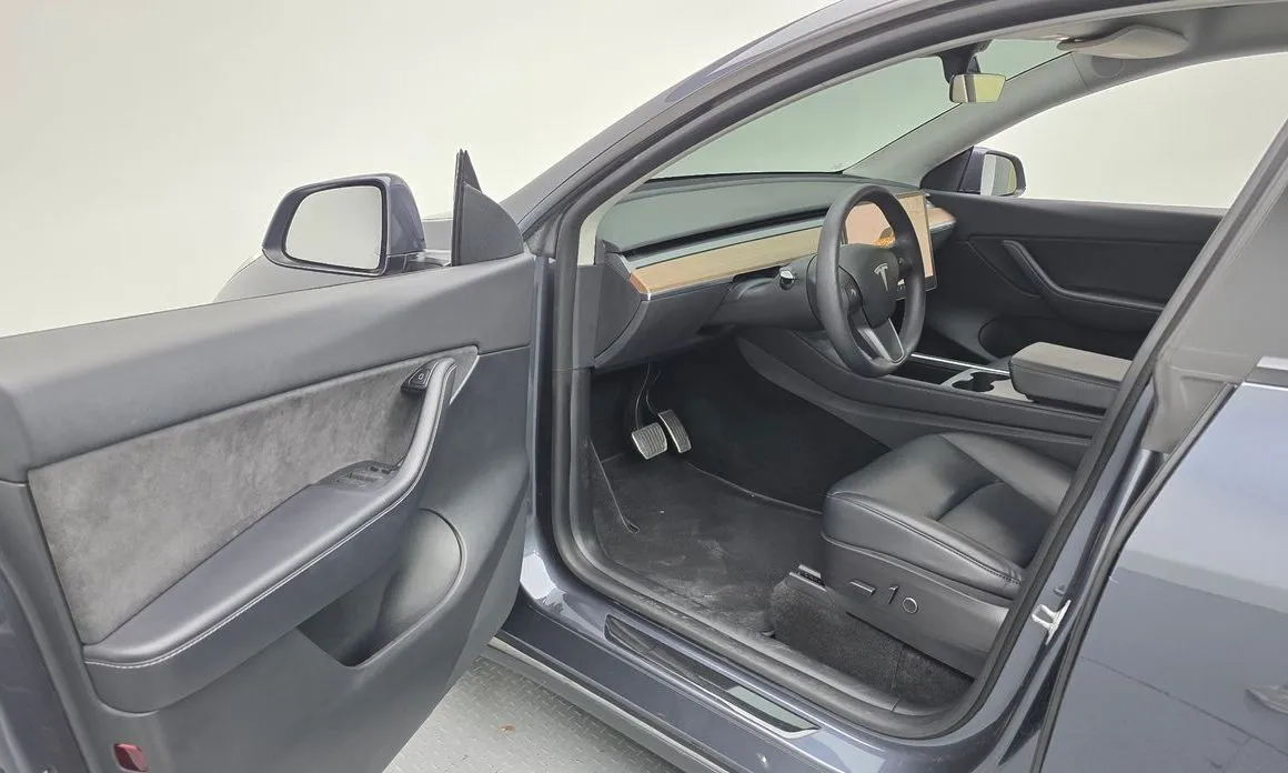 Tesla Model Y — фото 10