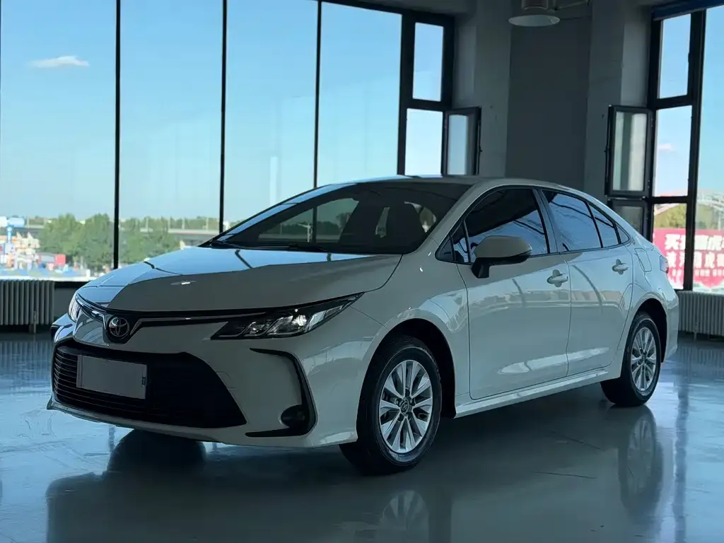 Toyota Corolla — фото 1