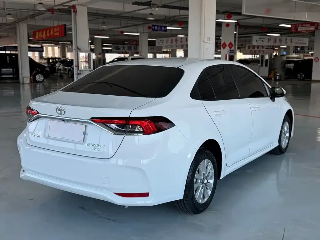 Toyota Corolla — фото 3