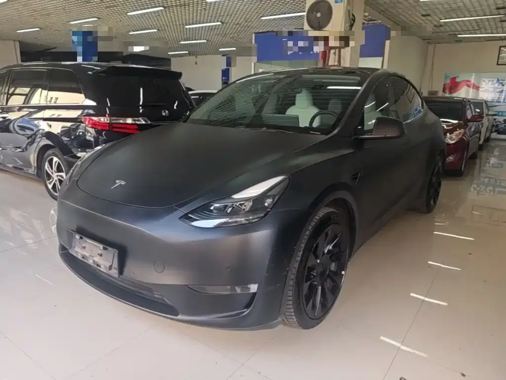 Tesla Model Y — фото 1