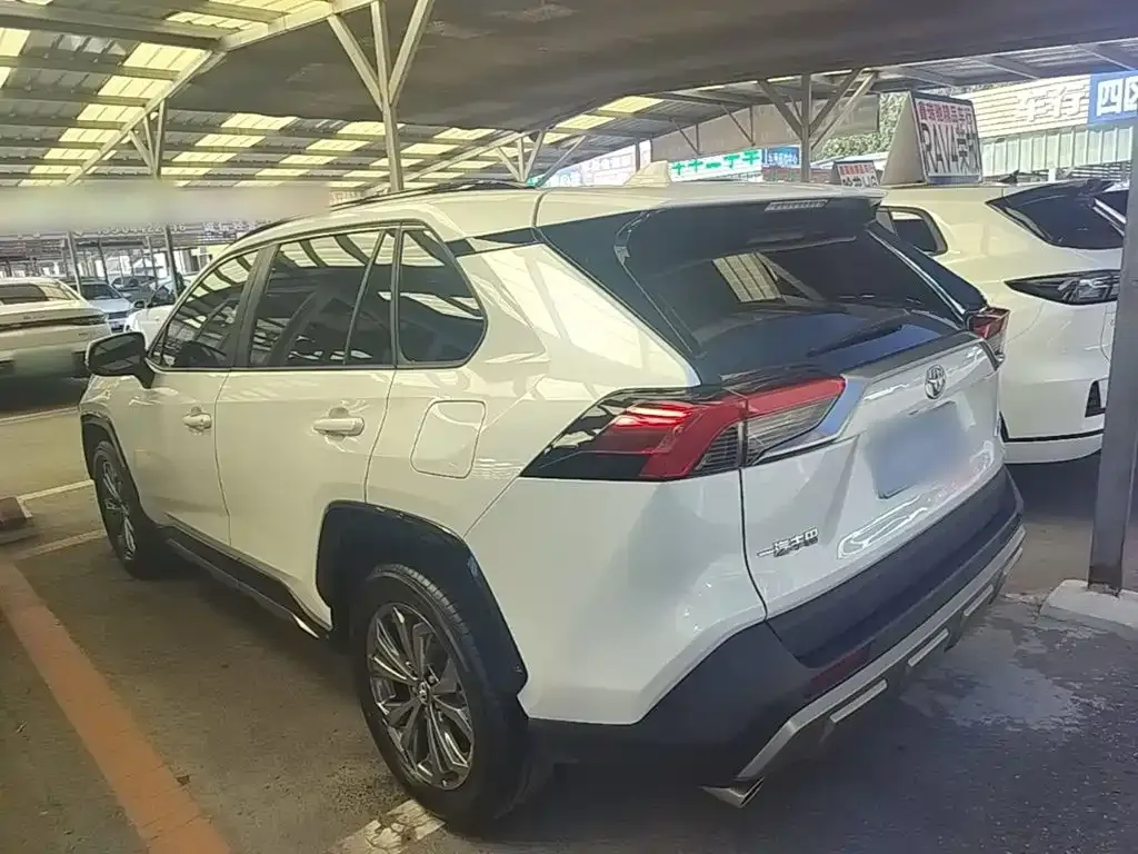 Toyota RAV4 — фото 10