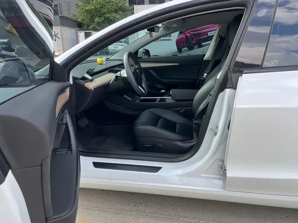 Tesla Model 3 — фото 4