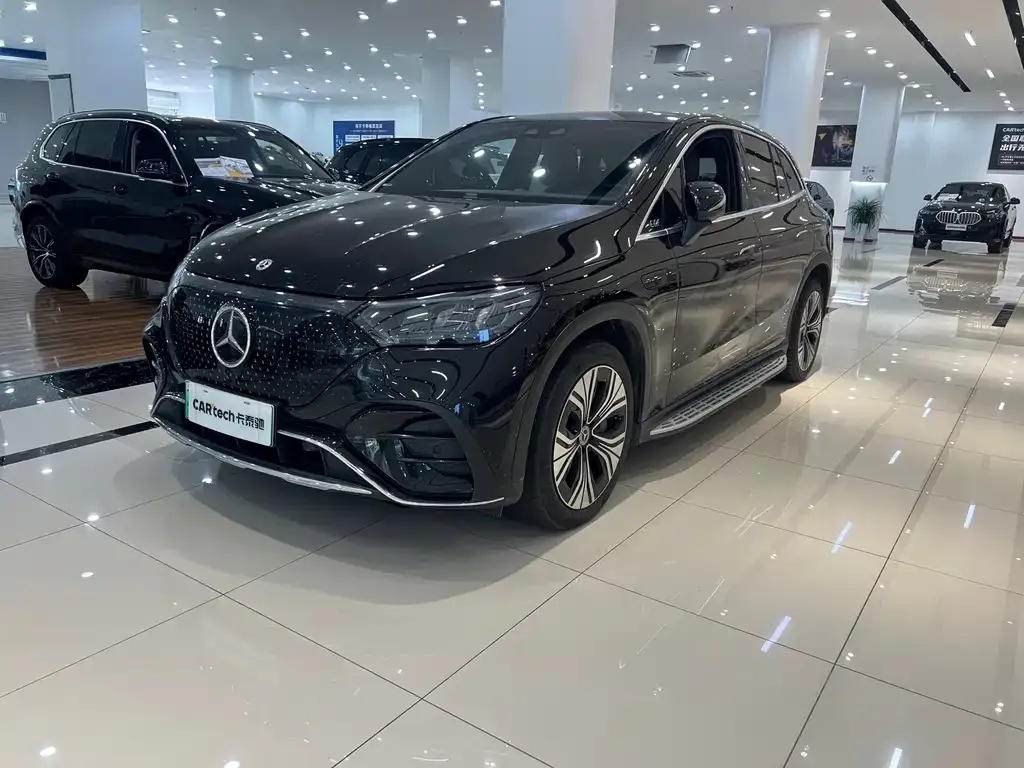 Mercedes-Benz EQE SUV — фото 1
