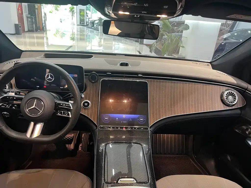 Mercedes-Benz EQE SUV — фото 3