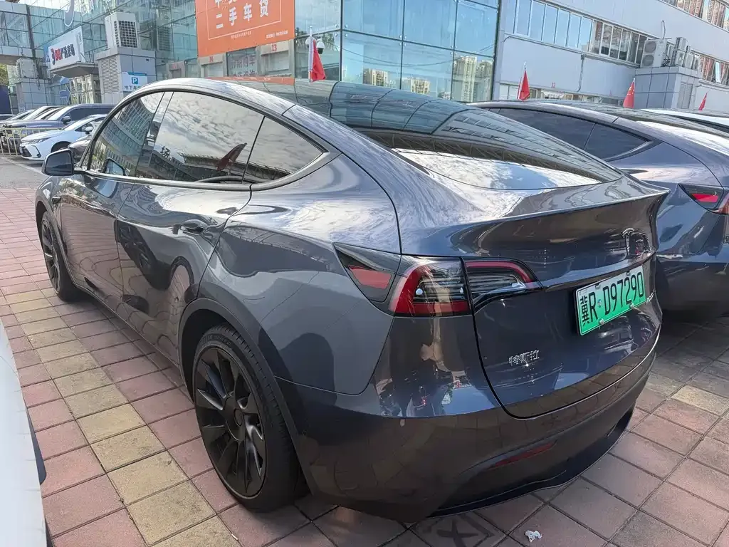 Tesla Model Y — фото 3