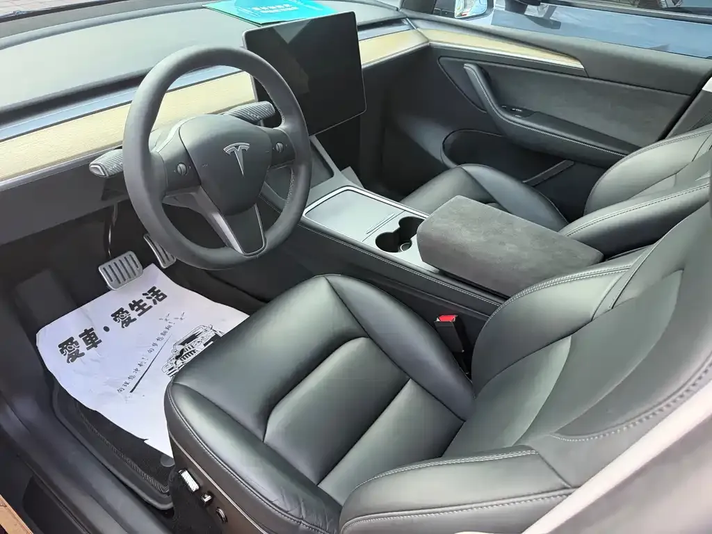Tesla Model Y — фото 6