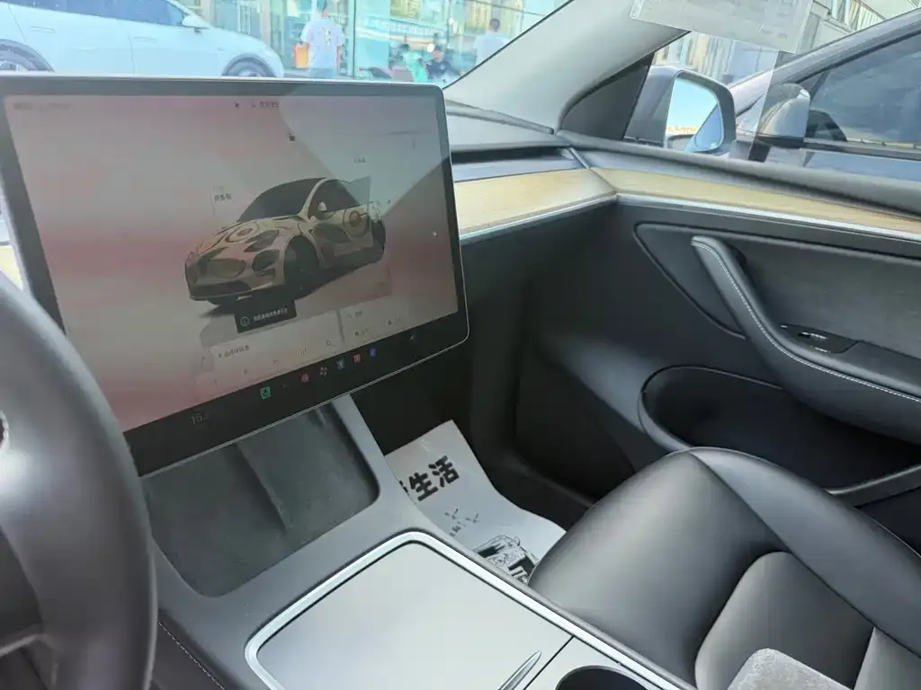 Tesla Model Y — фото 2