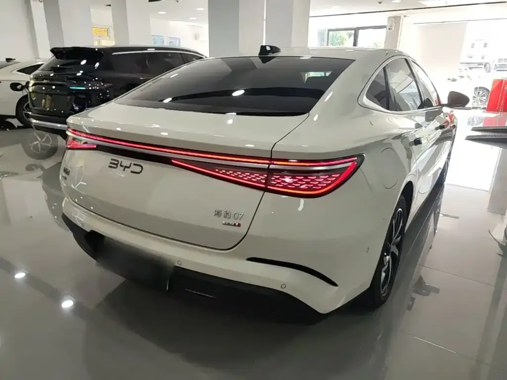 BYD Seal 07 DM-i — фото 10
