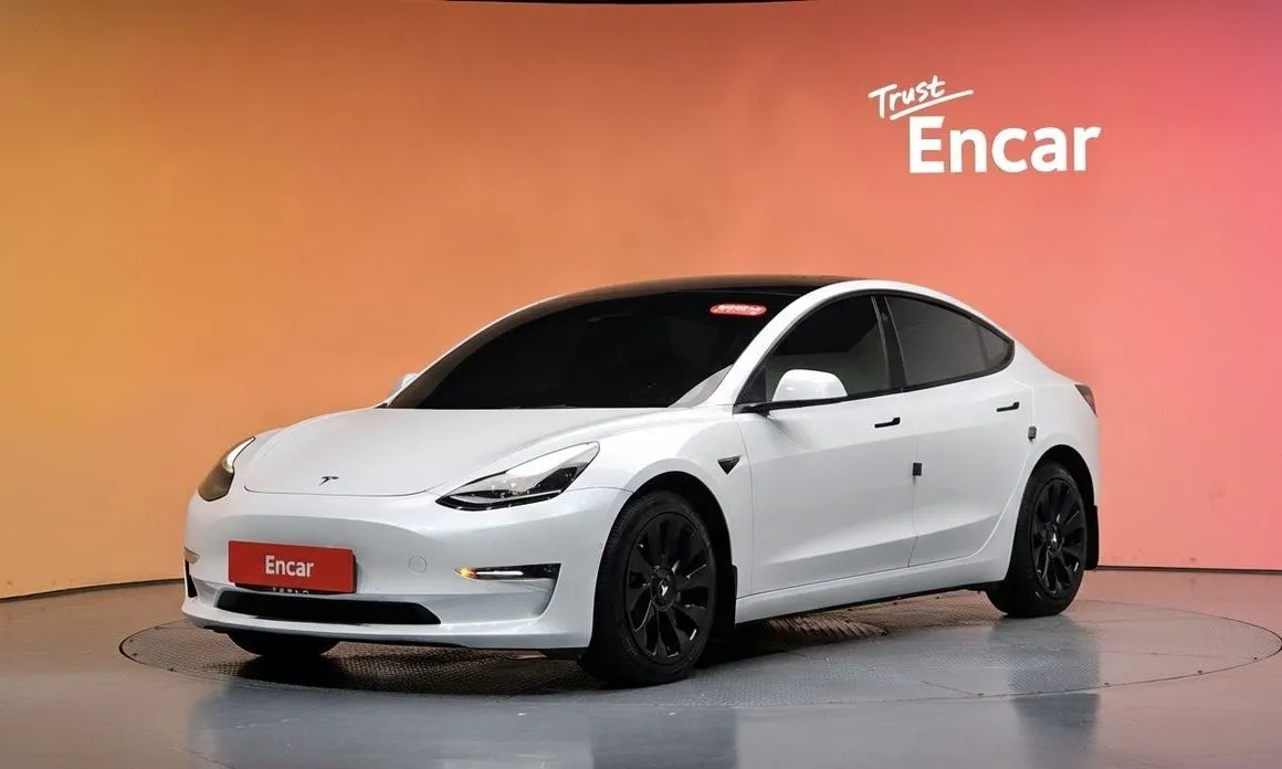 Tesla Model 3 — фото 1