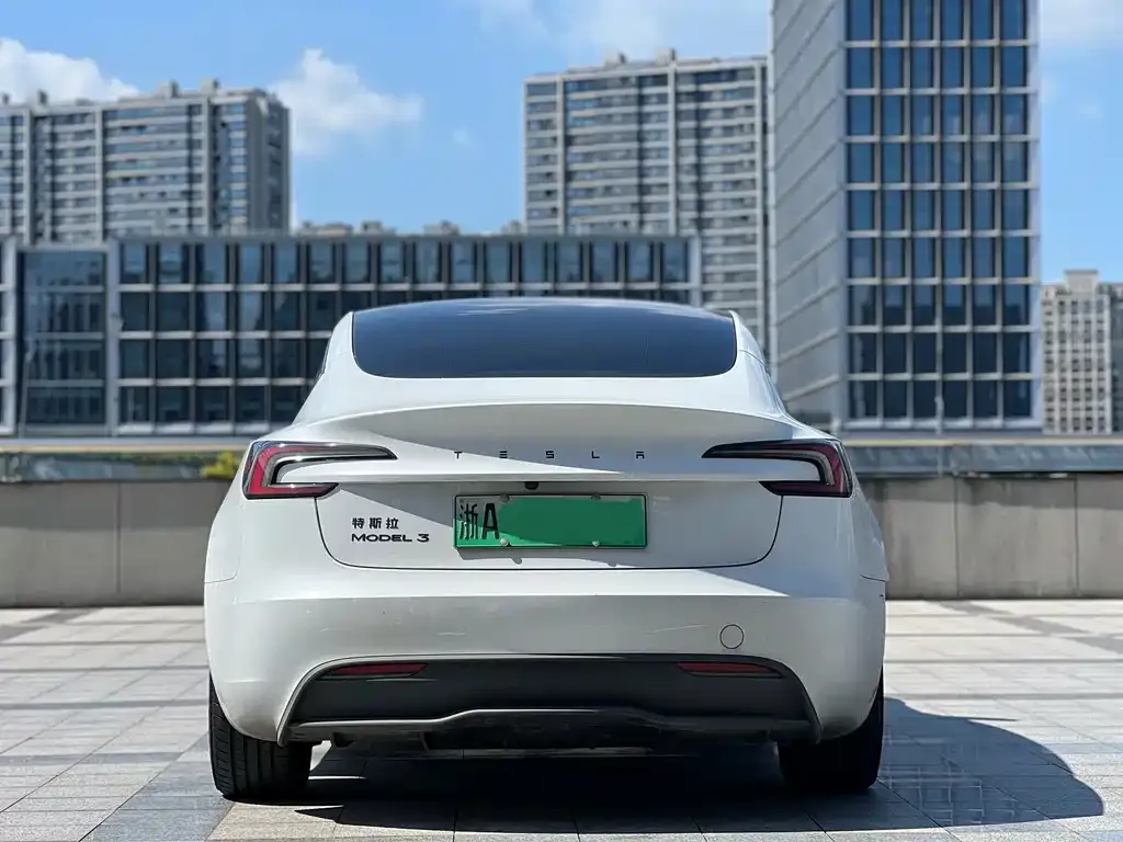 Tesla Model 3 — фото 5