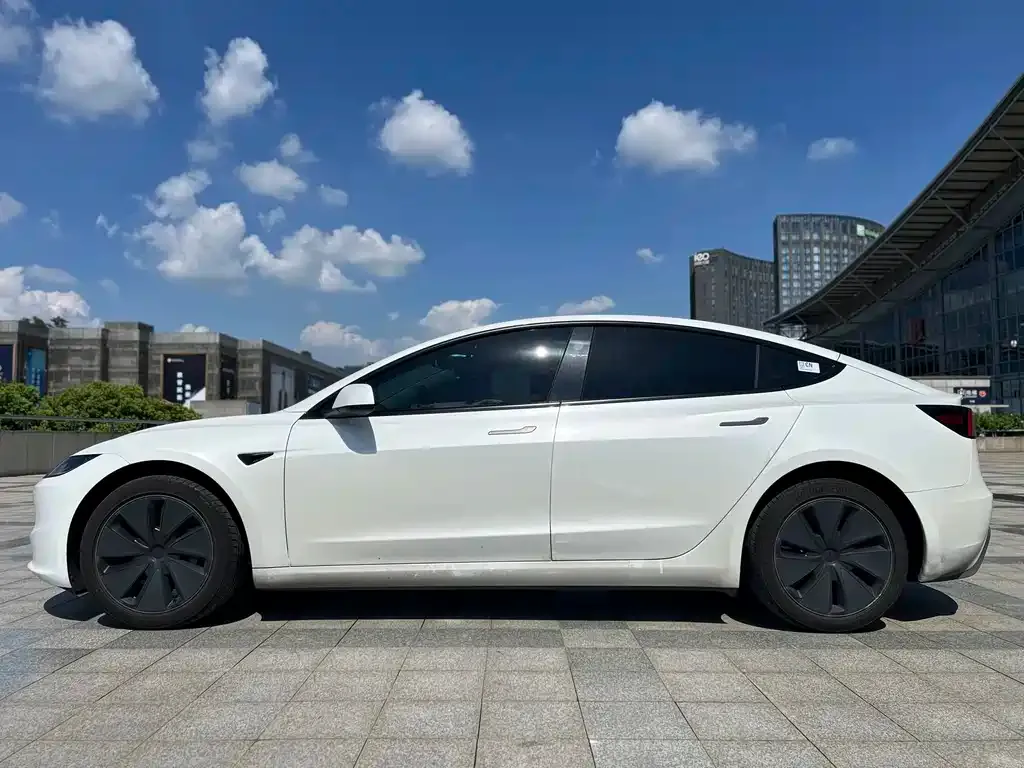 Tesla Model 3 — фото 10