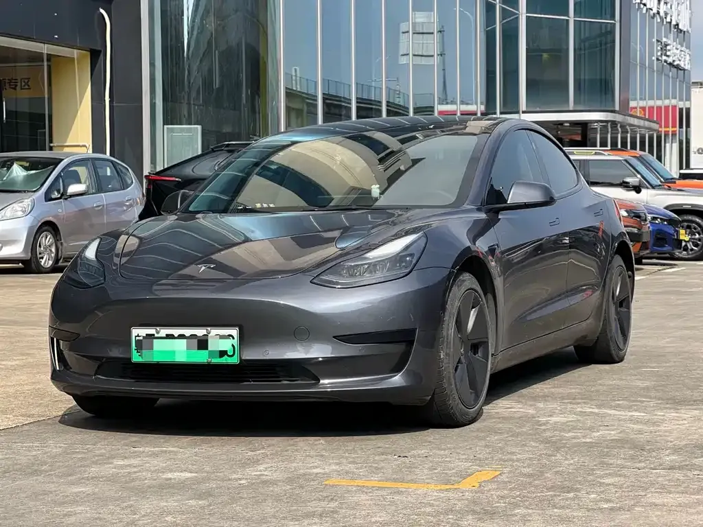 Tesla Model 3 — фото 1