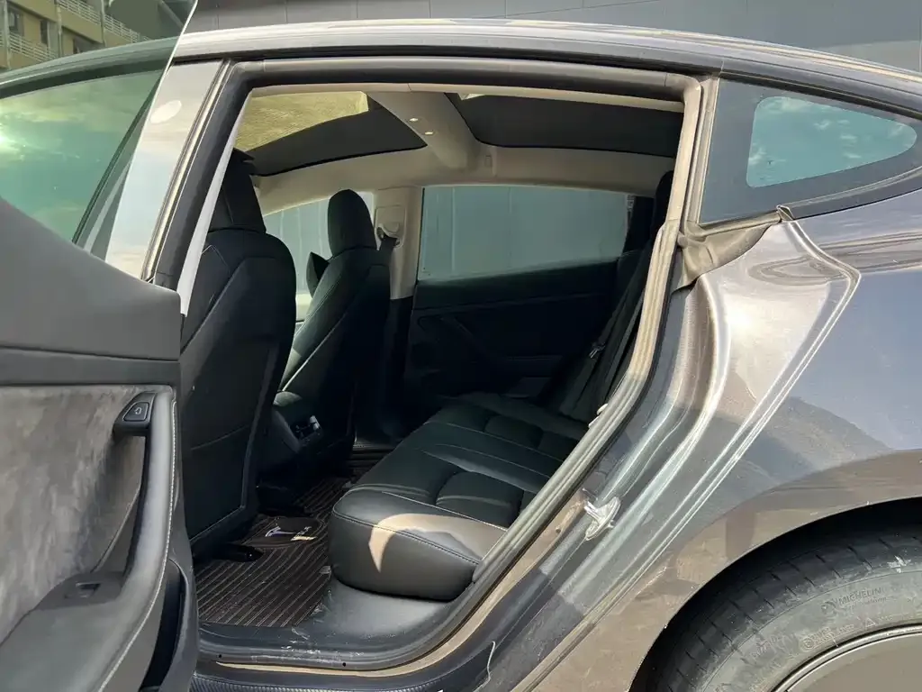 Tesla Model 3 — фото 4