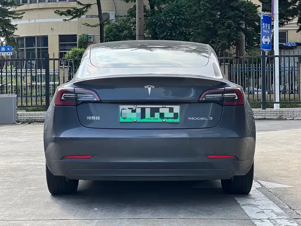Tesla Model 3 — фото 5