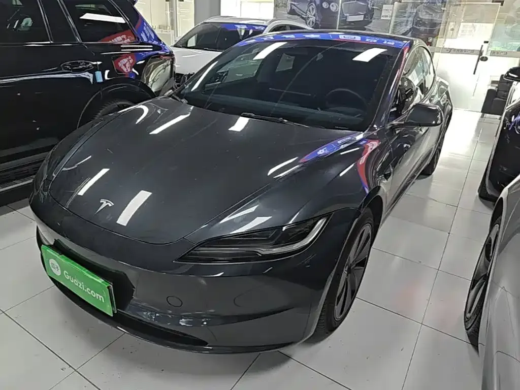 Tesla Model 3 — фото 1