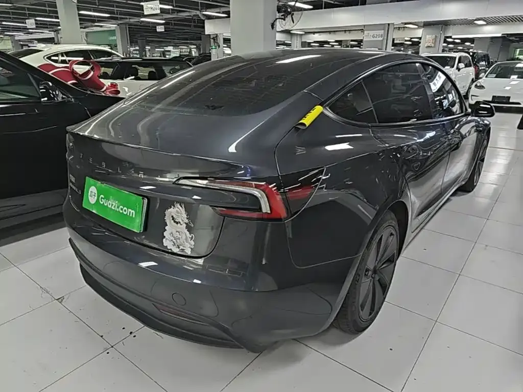Tesla Model 3 — фото 9