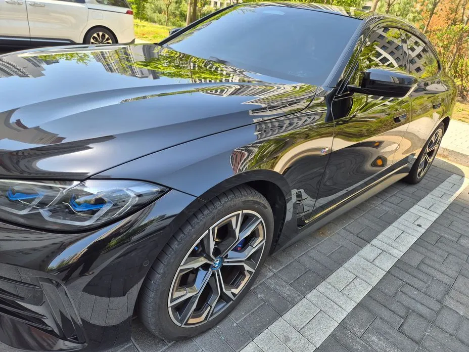 BMW i4 — фото 8